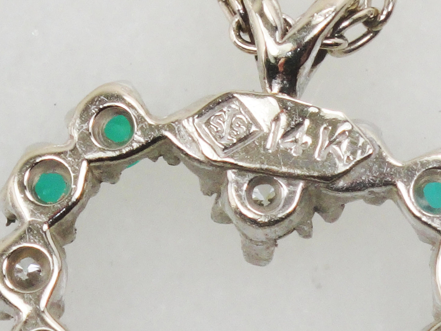 Vintage 14k White Gold Natural Emerald and Diamond Heart Pendant Necklace 16.75"