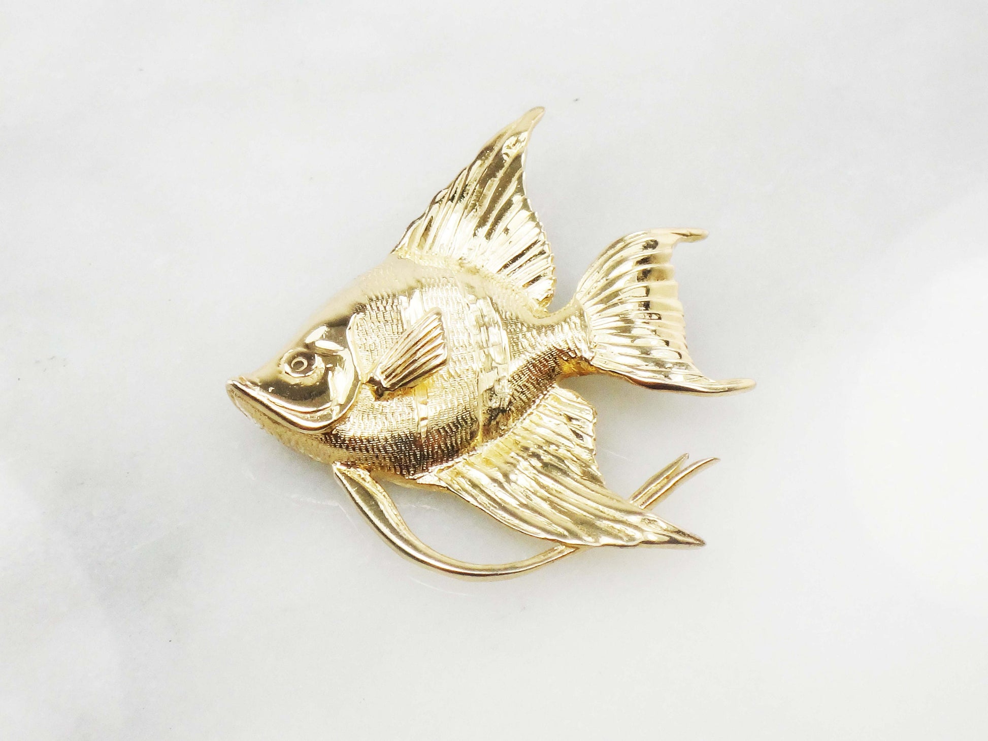 Vintage 14k Yellow Gold Angelfish Pendant: Heavy Nautical Charm