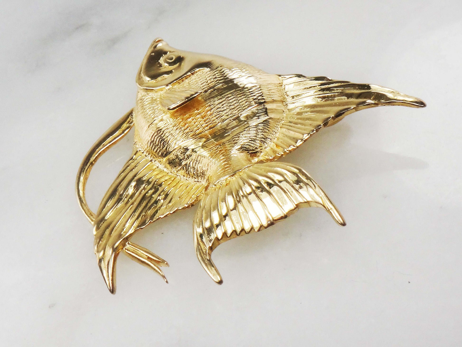 Vintage 14k Yellow Gold Angelfish Pendant: Heavy Nautical Charm