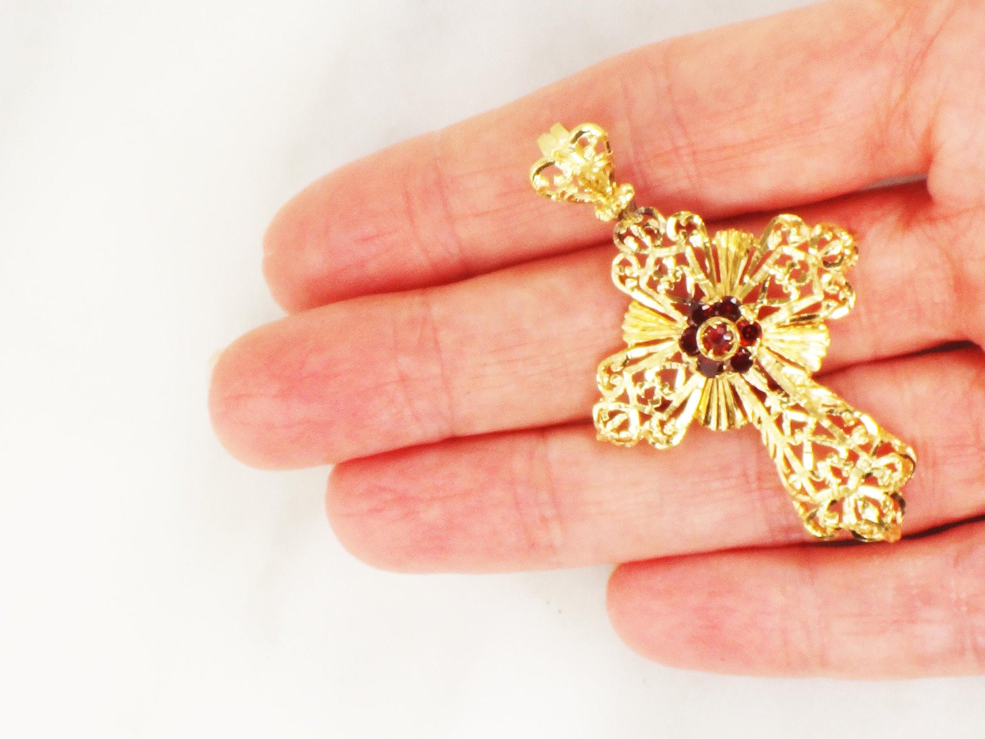 Vintage 18k Yellow Gold Garnet Filigree Cross Pendant