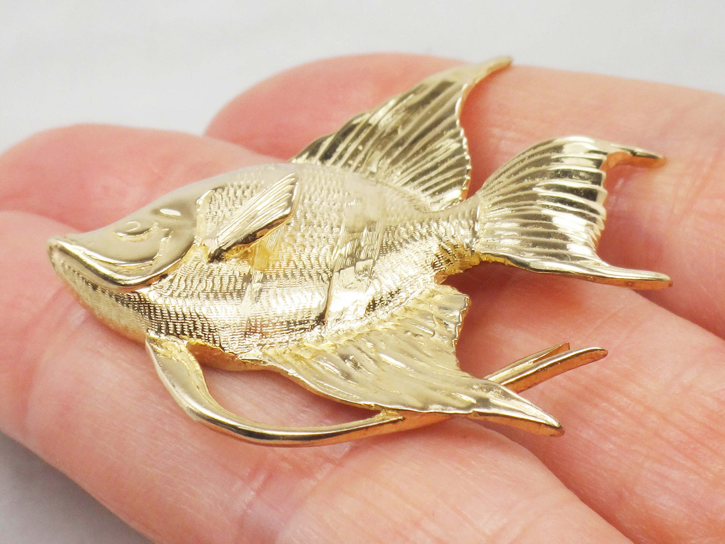 Vintage 14k Yellow Gold Angelfish Pendant: Heavy Nautical Charm