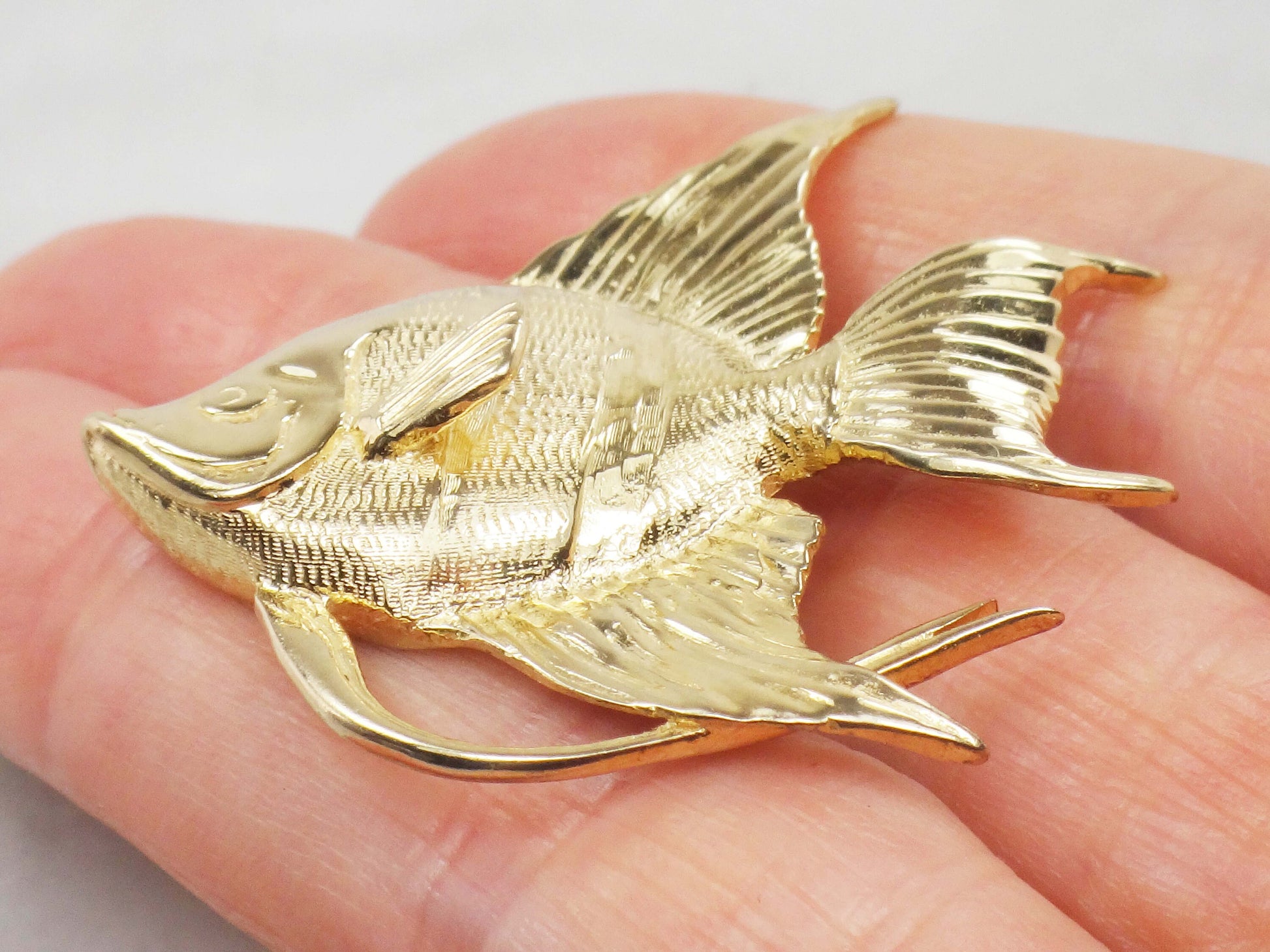 Vintage 14k Yellow Gold Angelfish Pendant: Heavy Nautical Charm