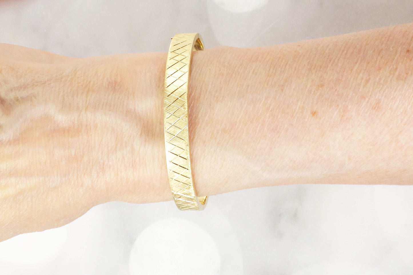 Vintage 14k Yellow Gold Bangle Bracelet: Engraved Crosshatch Design