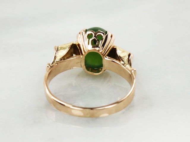 Vintage 14k Yellow Gold Chrysoprase Cabochon Ring - Size 5.5