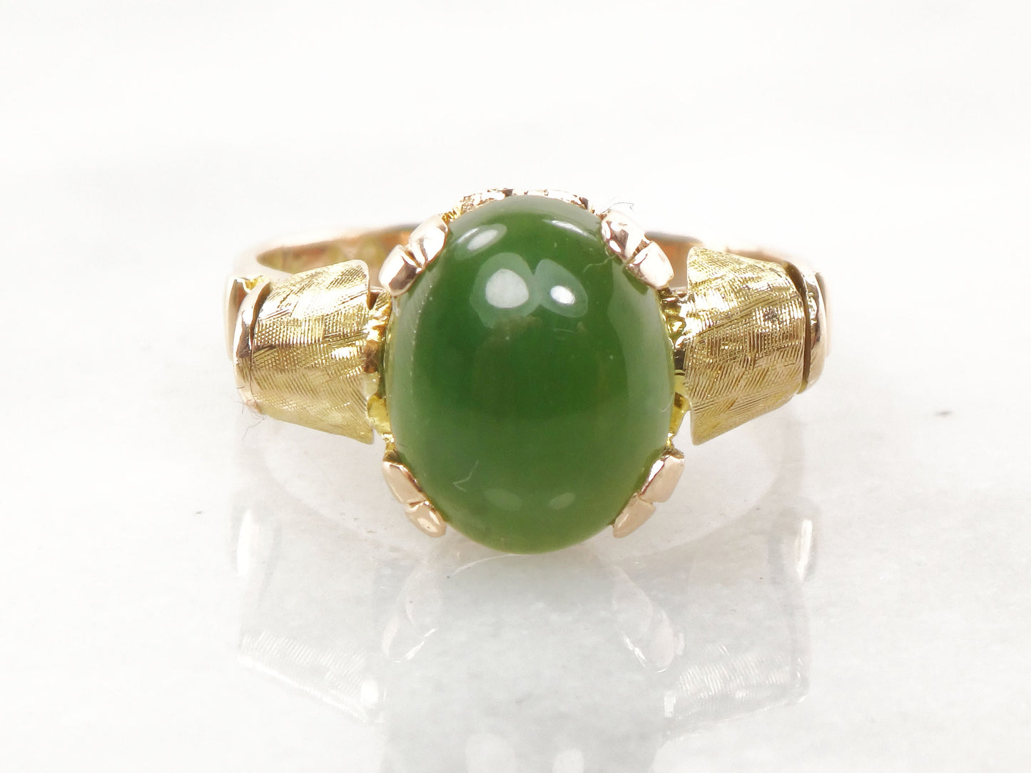 Vintage 14k Yellow Gold Chrysoprase Cabochon Ring - Size 5.5