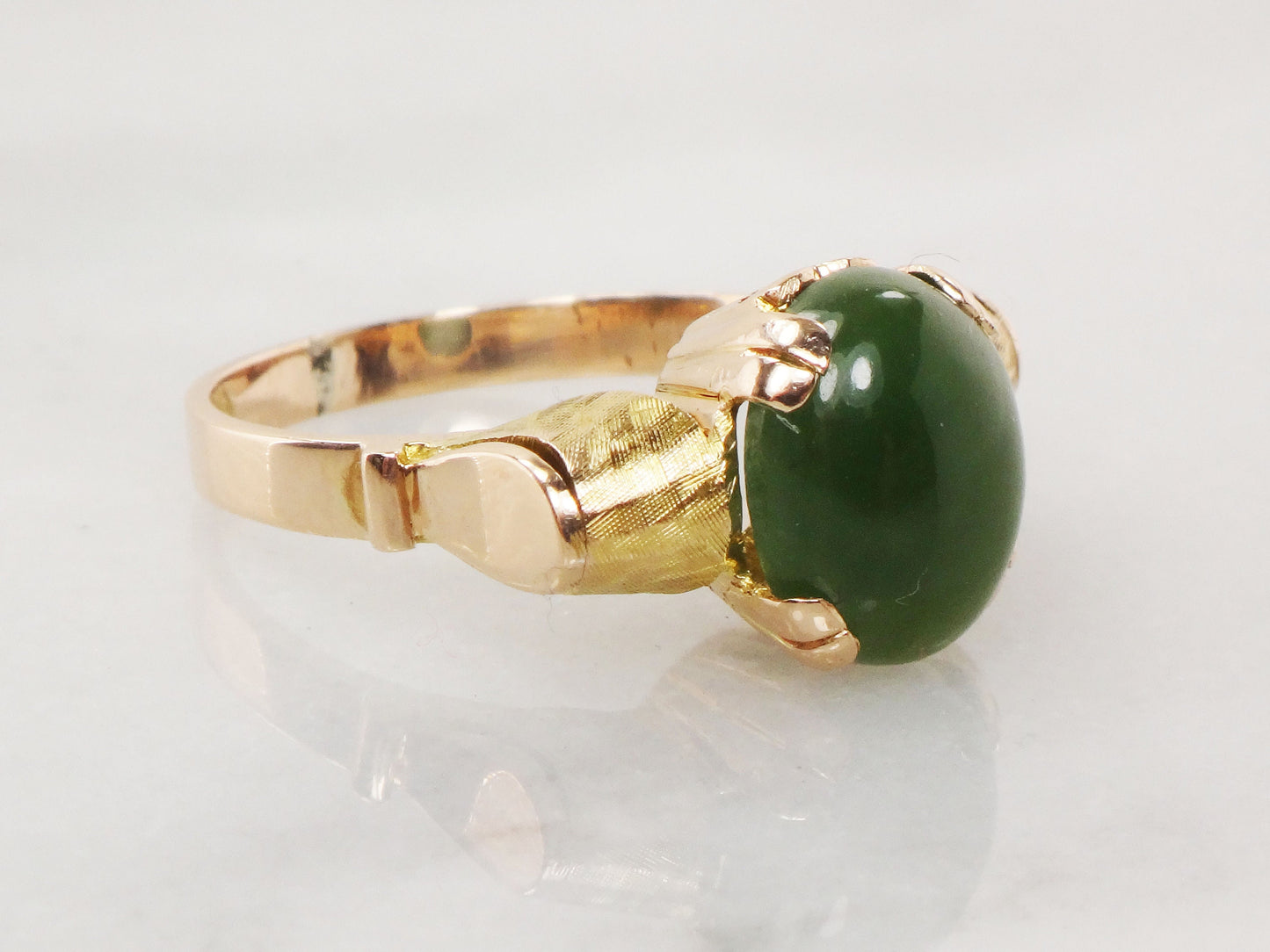 Vintage 14k Yellow Gold Chrysoprase Cabochon Ring - Size 5.5