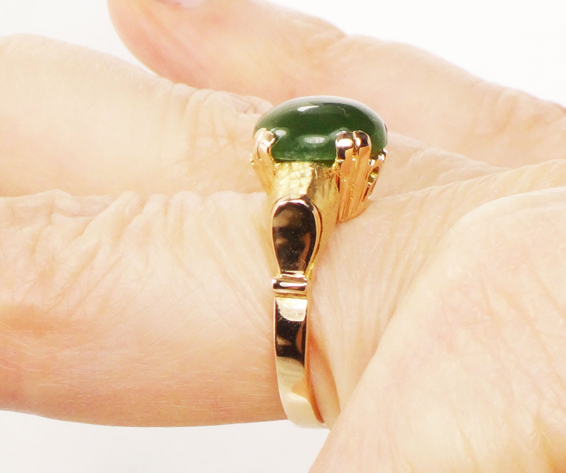 Vintage 14k Yellow Gold Chrysoprase Cabochon Ring - Size 5.5