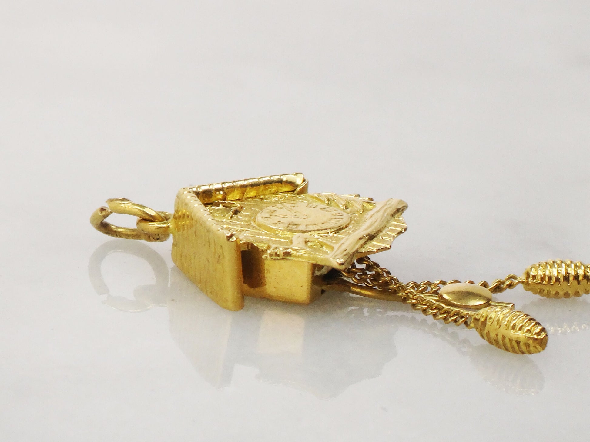 Vintage 18k Yellow Gold Cuckoo Clock Charm Pendant, Moving Clock Charm, Bavaria Germany Travel Charm