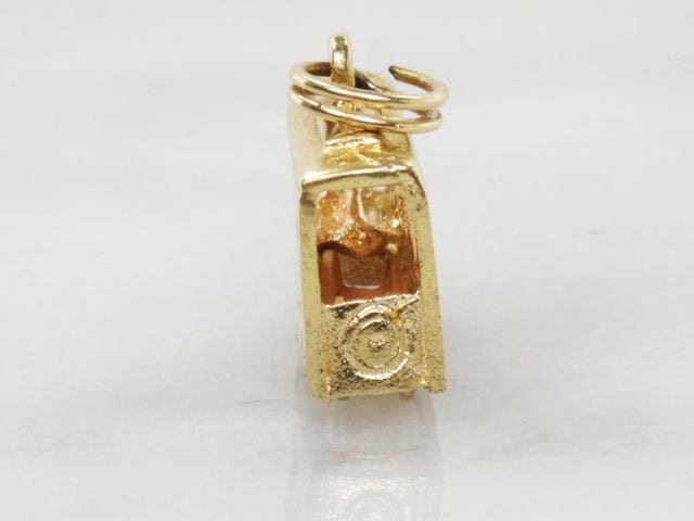 Vintage 14k Gold Cable Car Charm: San Francisco Travel Pendant