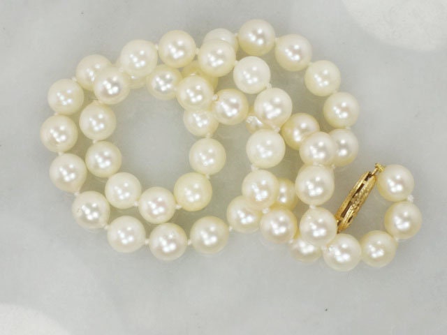 Vintage Saltwater Pearl Choker: 14k Gold Clasp, 7mm Pearls, 15.5"