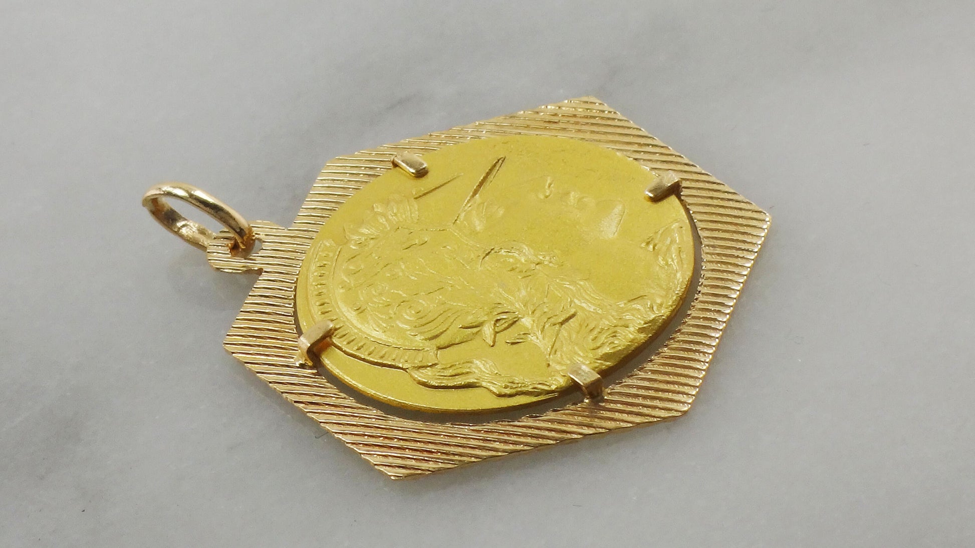 Vintage 18k Gold Minerva Pendant: Italian Roman Goddess Charm