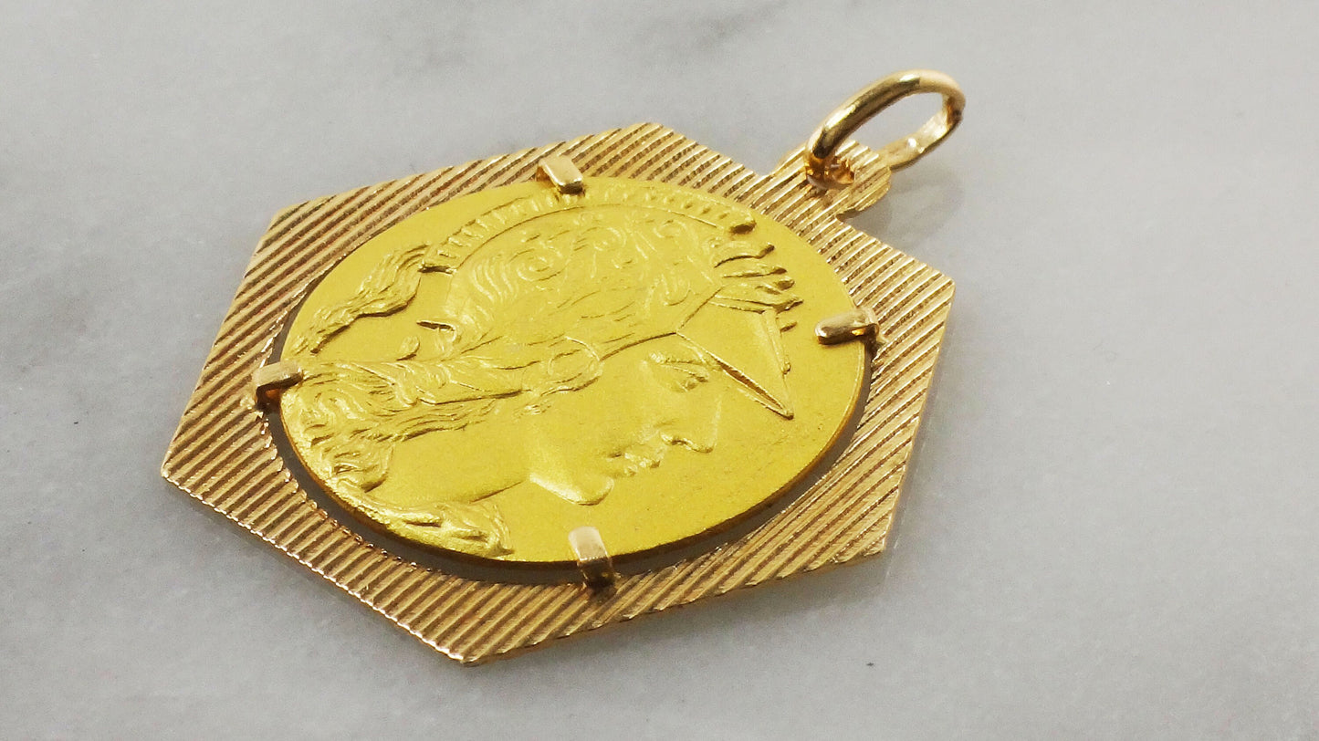 Vintage 18k Gold Minerva Pendant: Italian Roman Goddess Charm