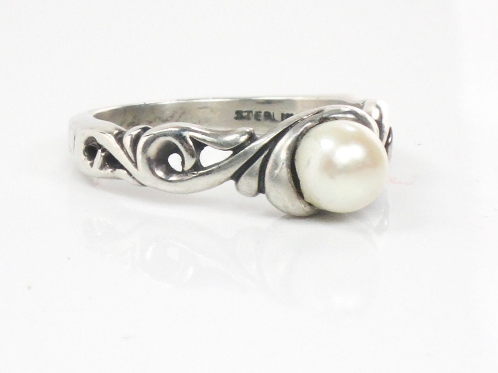 Vintage Kabana Sterling Silver White Pearl Ring June Birthstone Ring Size 5.5