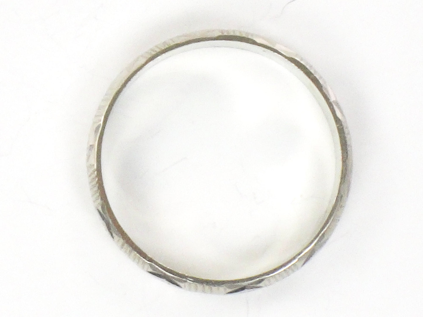 Vintage 18k White Gold Engraved Wedding Band - London Hallmarks, Size 8, 1970s