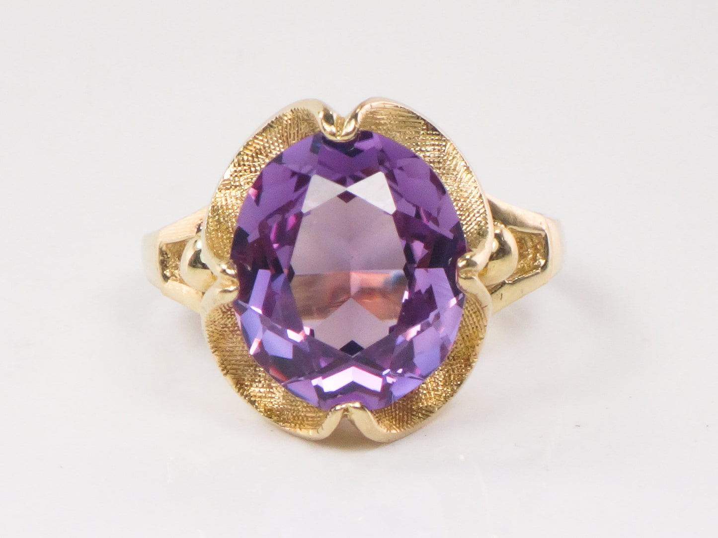 Vintage 14k Yellow Gold Oval Cut Purple Sapphire Ring