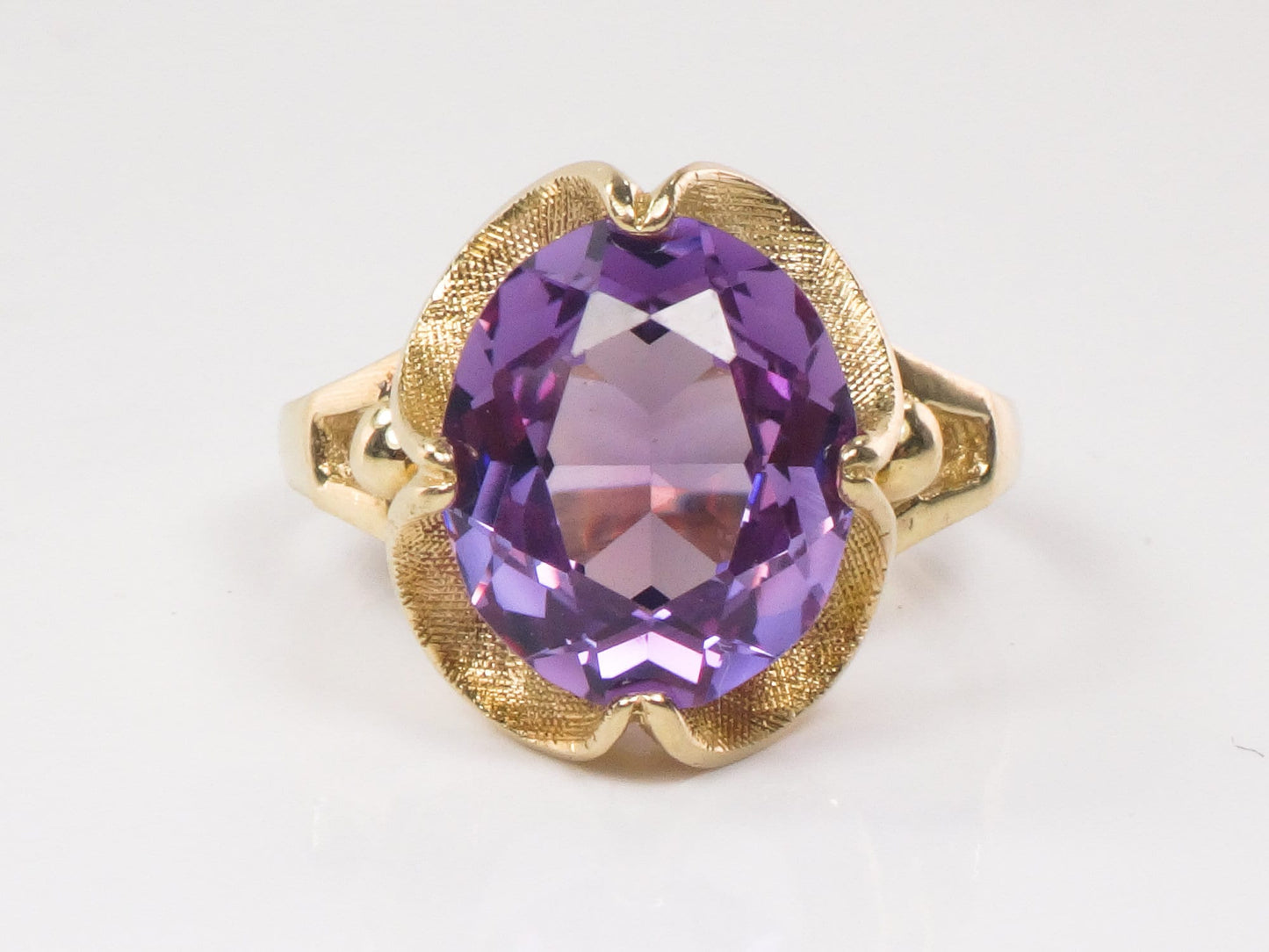 Vintage 14k Yellow Gold Oval Cut Purple Sapphire Ring