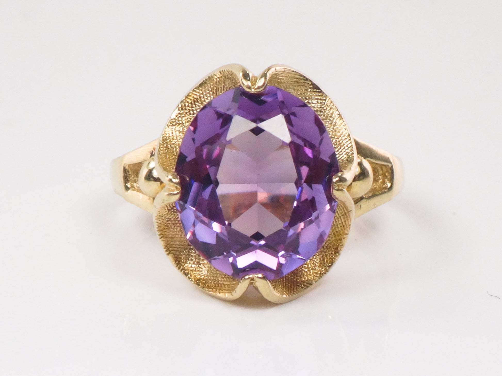 Vintage 14k Yellow Gold Oval Cut Purple Sapphire Ring