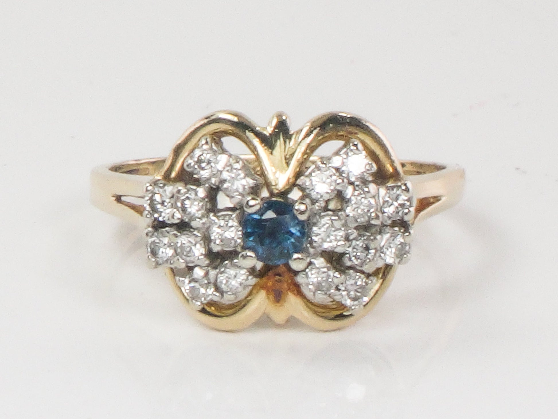Vintage 14k Yellow Gold Natural Blue Sapphire and Diamond Cluster Ring Everyday Ring Size 6.5