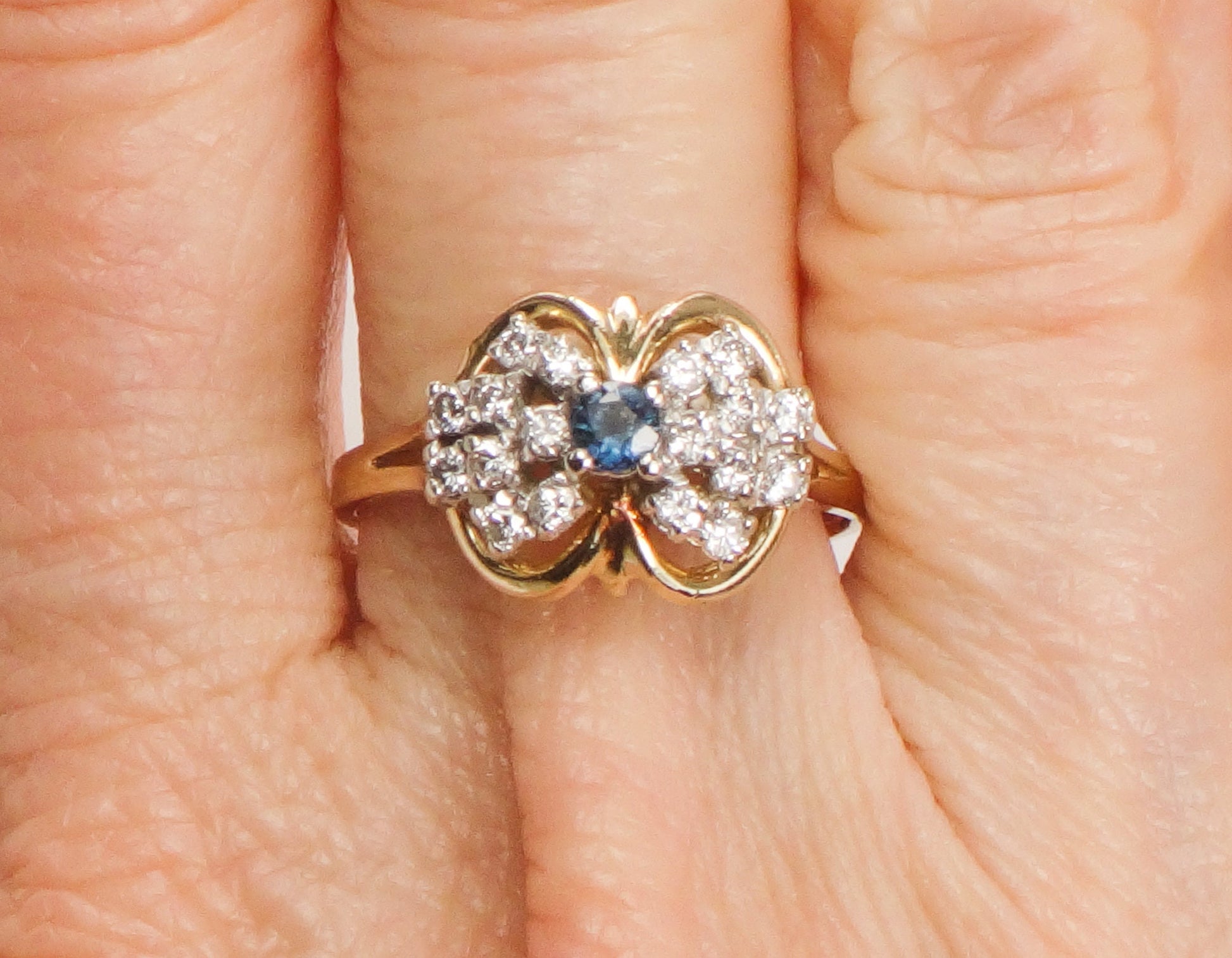 Vintage 14k Yellow Gold Natural Blue Sapphire and Diamond Cluster Ring Everyday Ring Size 6.5