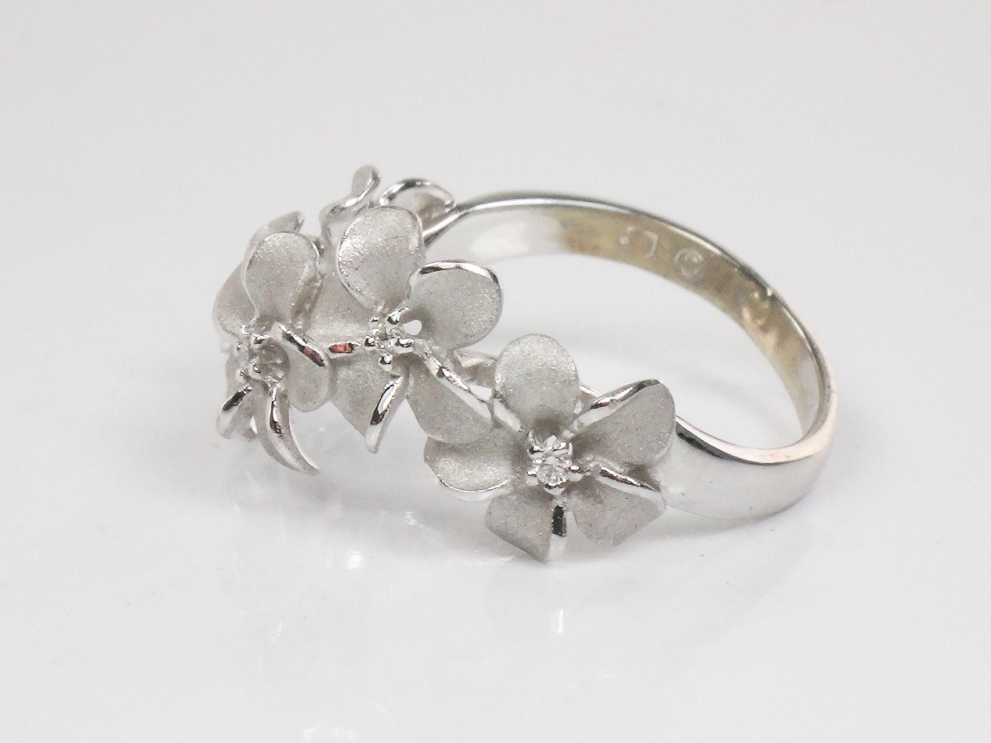 Vintage Denny Wong White Gold Diamond Five Plumeria Flower Ring Designer 14k Floral Band Size 6