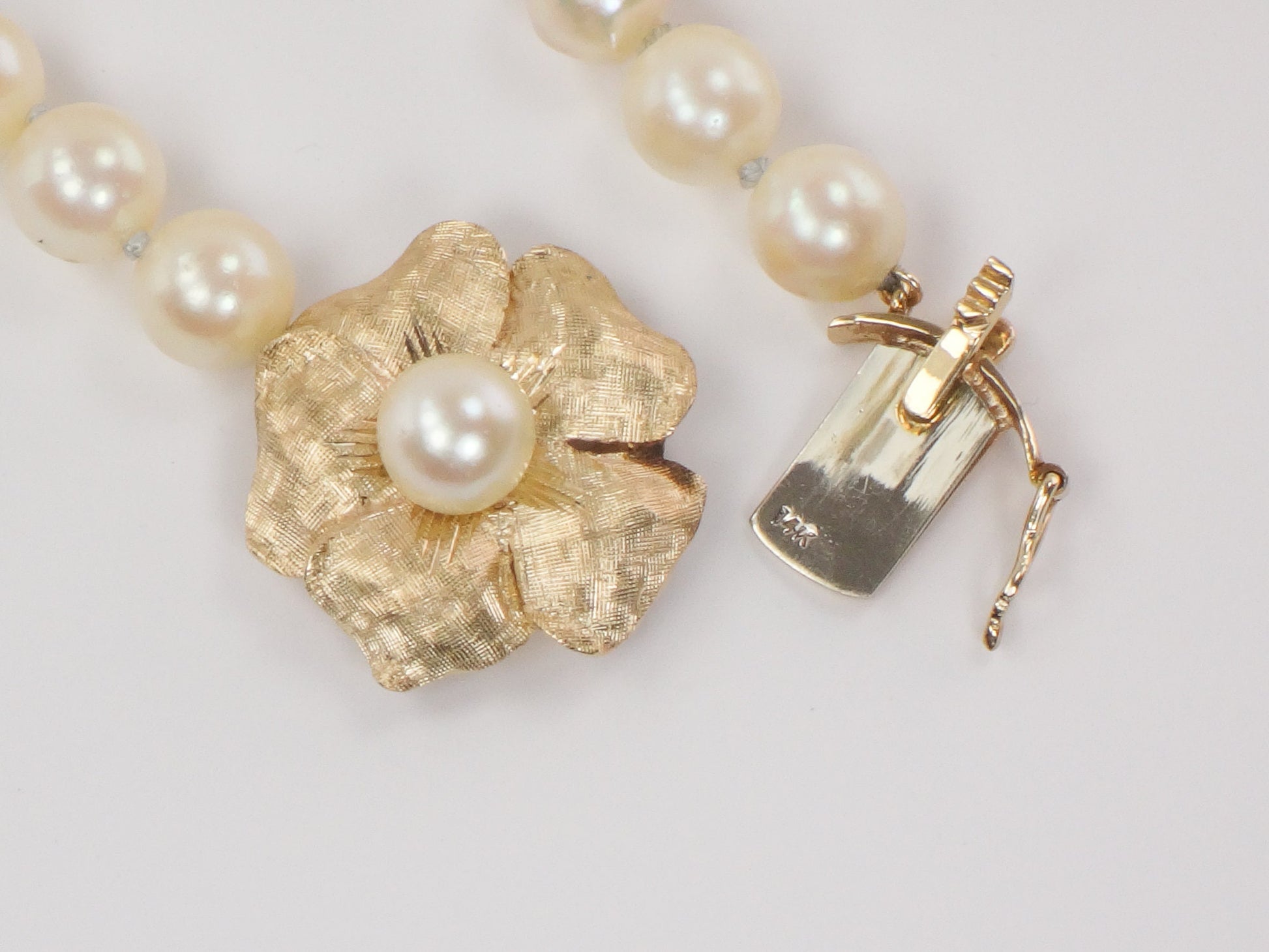 Vintage 14k Gold Cultured Pearl Strand 7.8 - 8.5 mm Pearl Choker with Floral Clasp Bridal Necklace 16 3/8"