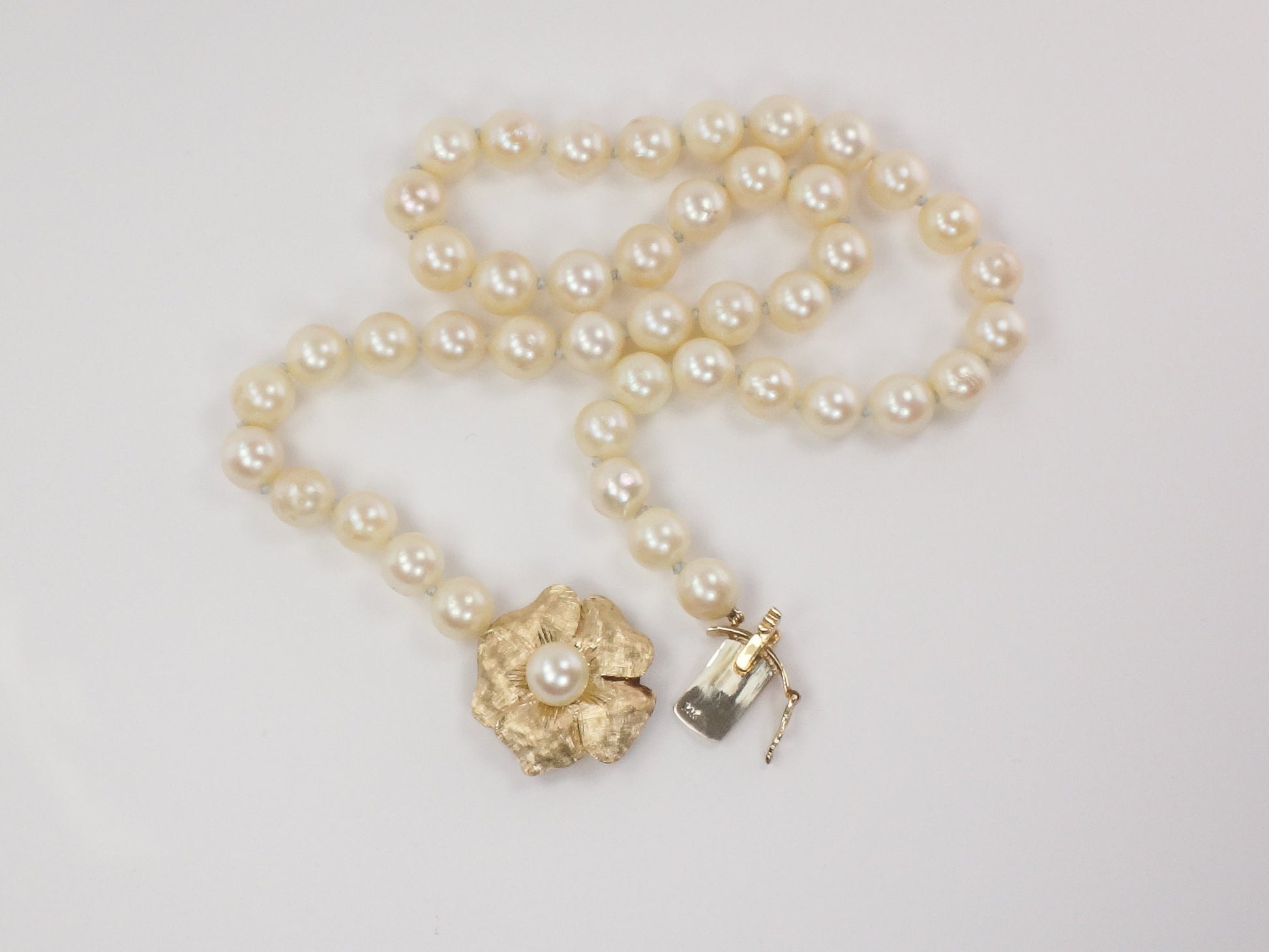 Vintage 14k Gold Cultured Pearl Strand 7.8 - 8.5 mm Pearl Choker with Floral Clasp Bridal Necklace 16 3/8"