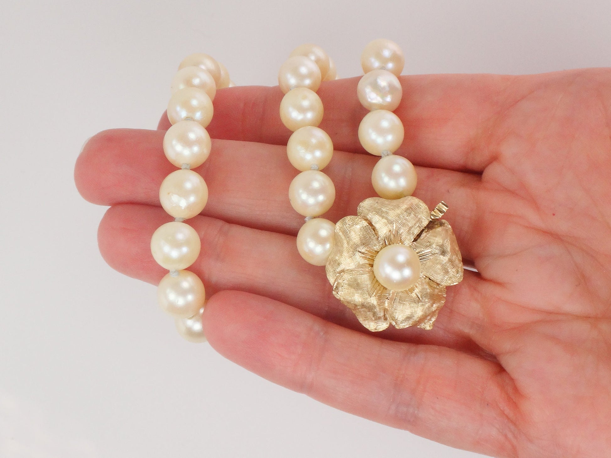 Vintage 14k Gold Cultured Pearl Strand 7.8 - 8.5 mm Pearl Choker with Floral Clasp Bridal Necklace 16 3/8"