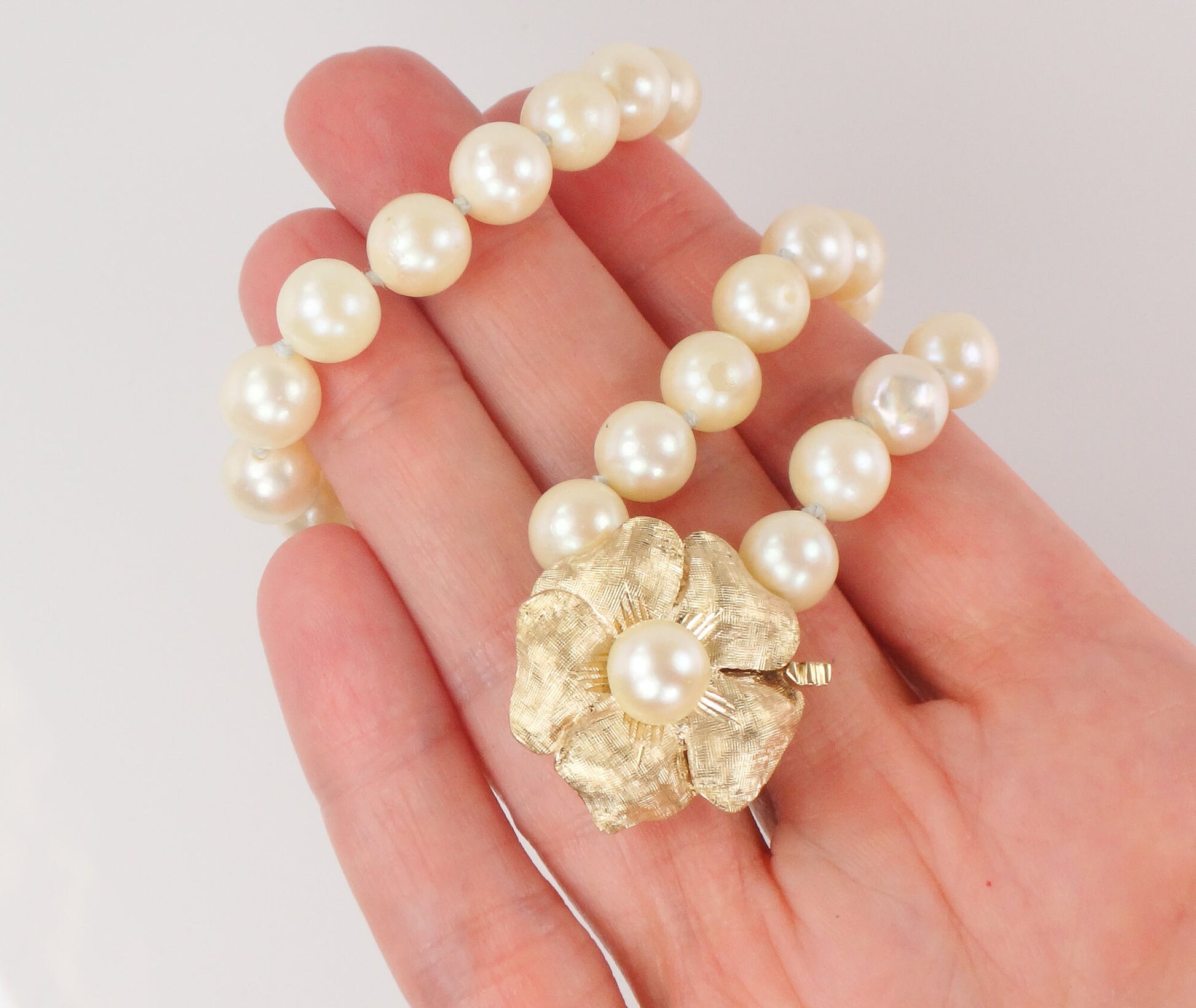 Vintage 14k Gold Cultured Pearl Strand 7.8 - 8.5 mm Pearl Choker with Floral Clasp Bridal Necklace 16 3/8"
