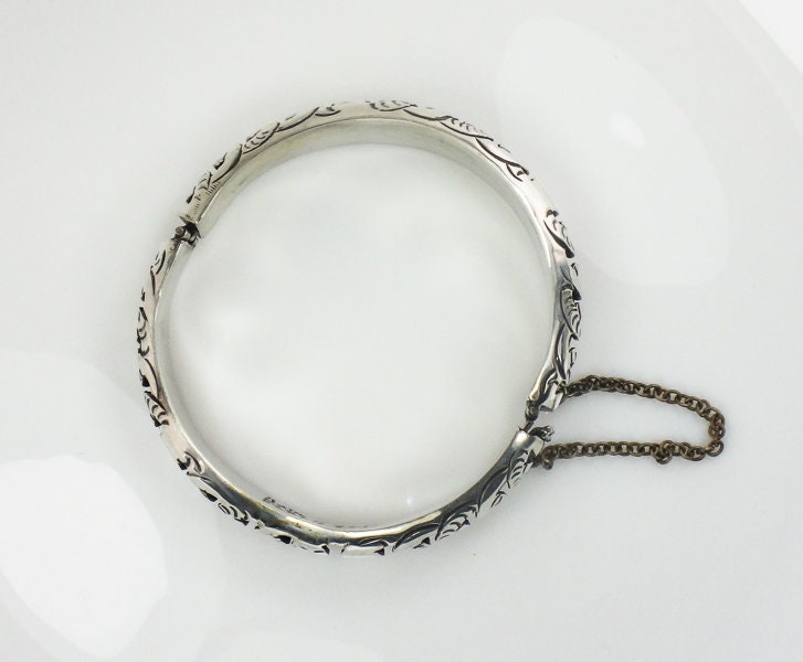 Vintage Sterling Silver Bangle Bracelet with Fancy Shadow Box Design Made in Taxco Mexico 7"