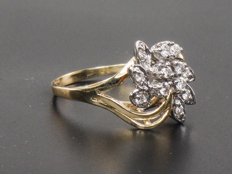 Vintage 14k Two Tone Gold Diamond Cluster Everyday Ring Size 8.25