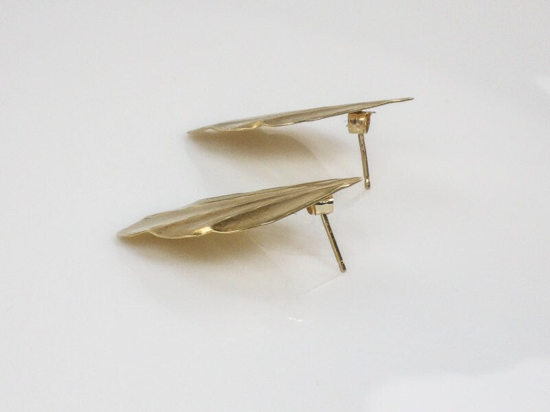 Vintage 14k Yellow Gold Leaf or Fan Shape Stud Earrings
