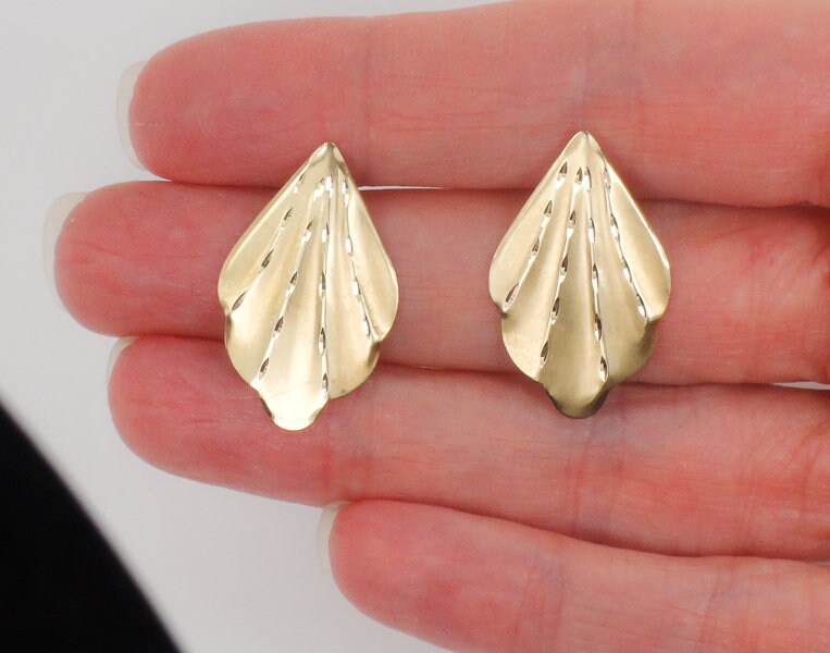 Vintage 14k Yellow Gold Leaf or Fan Shape Stud Earrings