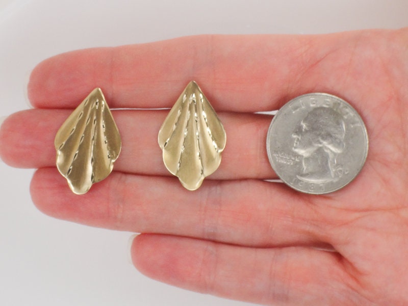 Vintage 14k Yellow Gold Leaf or Fan Shape Stud Earrings
