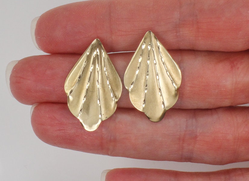 Vintage 14k Yellow Gold Leaf or Fan Shape Stud Earrings