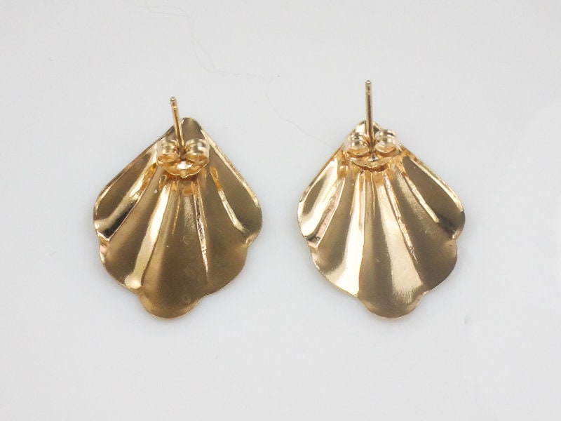 Vintage 14k Yellow Gold Leaf or Fan Shape Stud Earrings