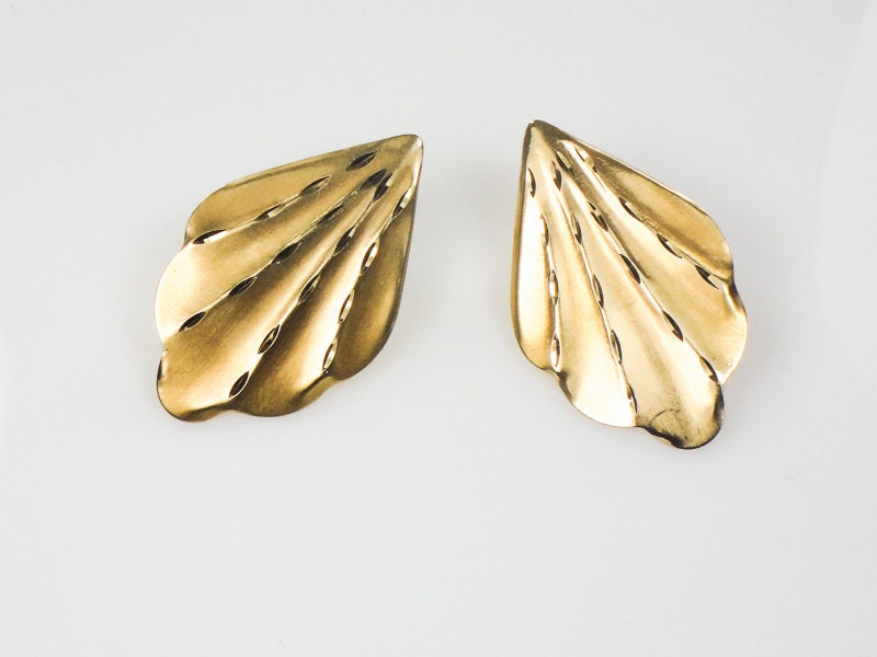 Vintage 14k Yellow Gold Leaf or Fan Shape Stud Earrings