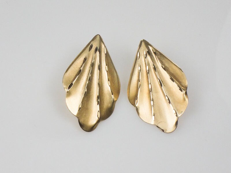 Vintage 14k Yellow Gold Leaf or Fan Shape Stud Earrings