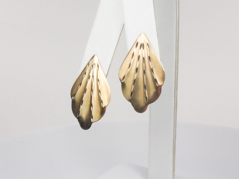 Vintage 14k Yellow Gold Leaf or Fan Shape Stud Earrings