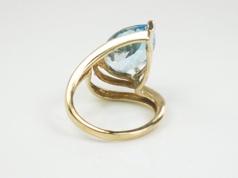 Vintage Modern 10k Yellow Gold Pear Shaped Blue Topaz Ring Blue December Birthstone Size 4.5