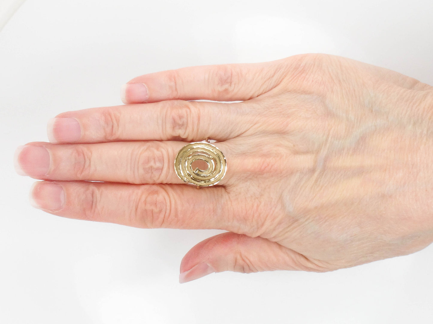 Vintage 14k Solid Yellow Gold Swirl Ring with Modern Style Size 6.75