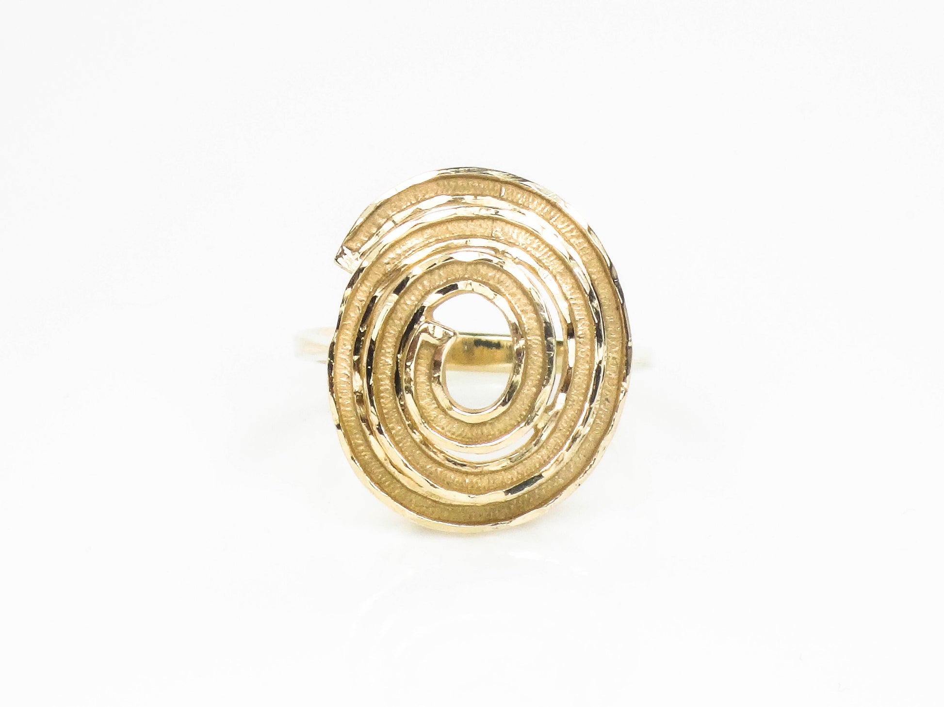 Vintage 14k Solid Yellow Gold Swirl Ring with Modern Style Size 6.75