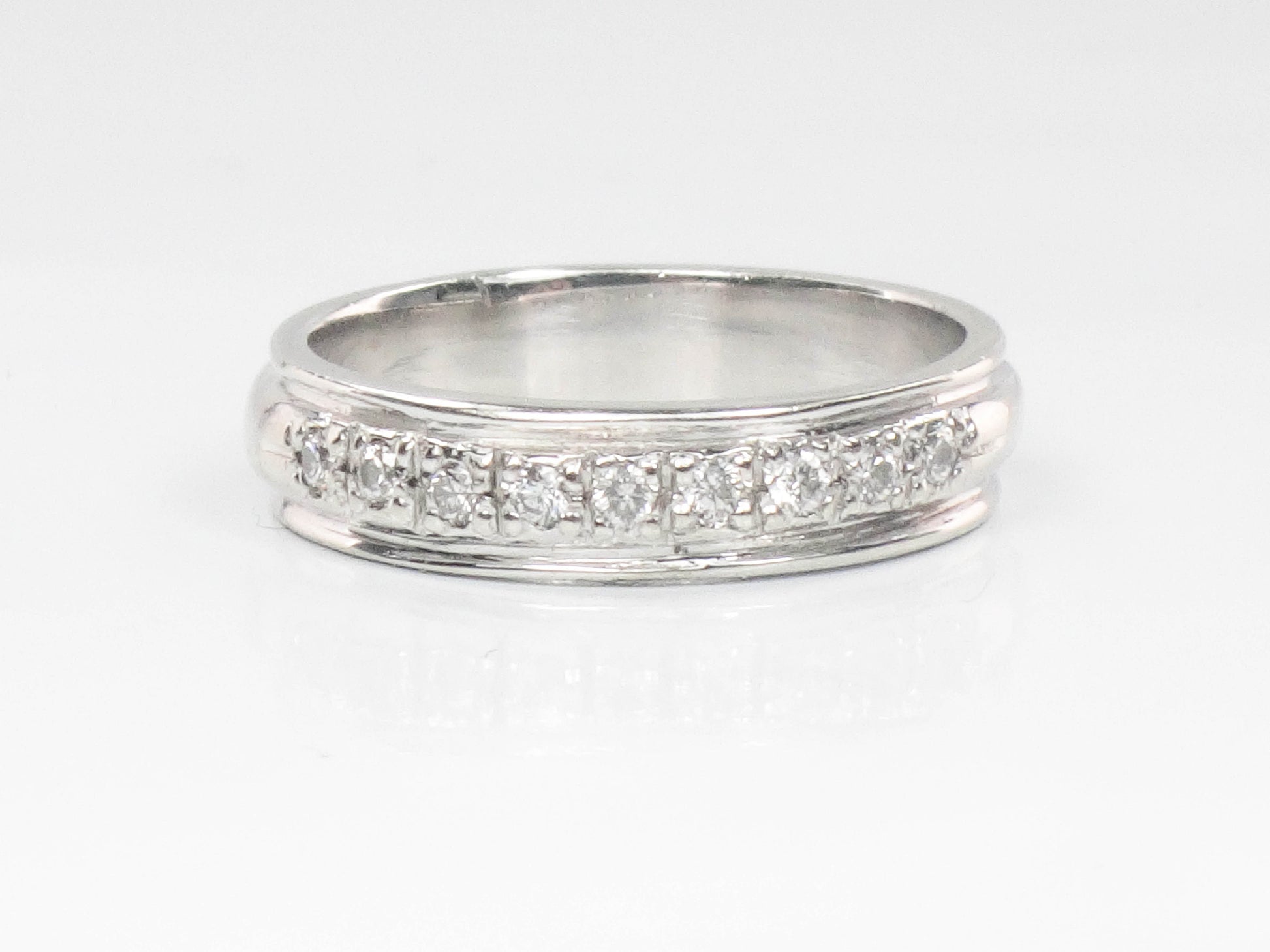 Vintage 14k White Gold Natural Diamond Wedding Band Stacking Ring Size 7