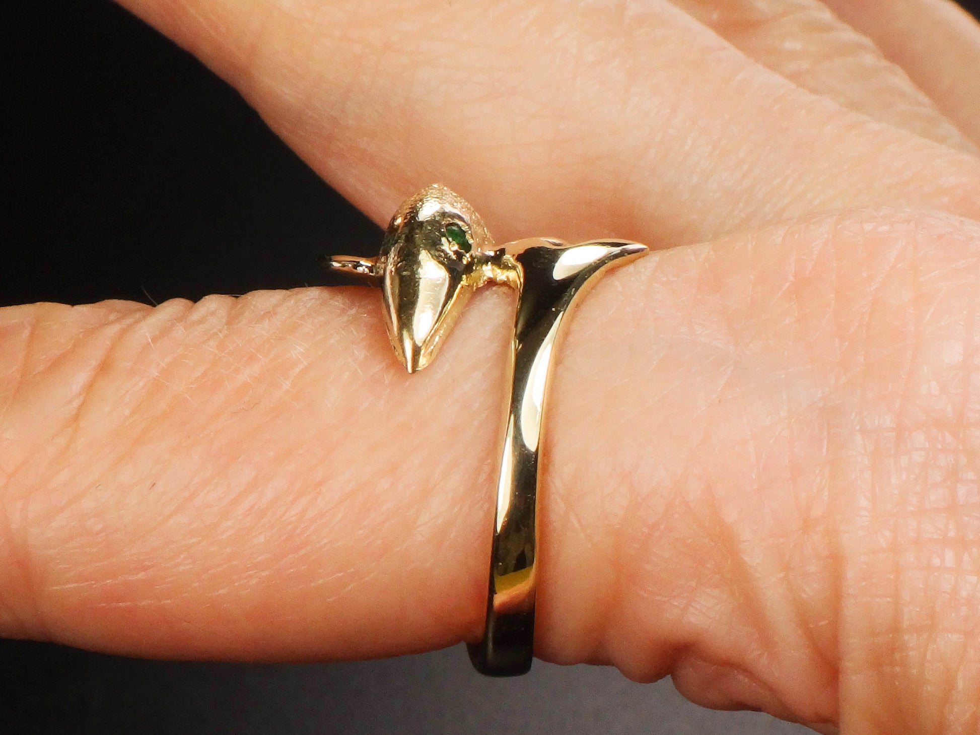 Vintage 14k Yellow Gold Dolphin Ring: Emerald Eyes, Nautical Jewelry, Size 8.5