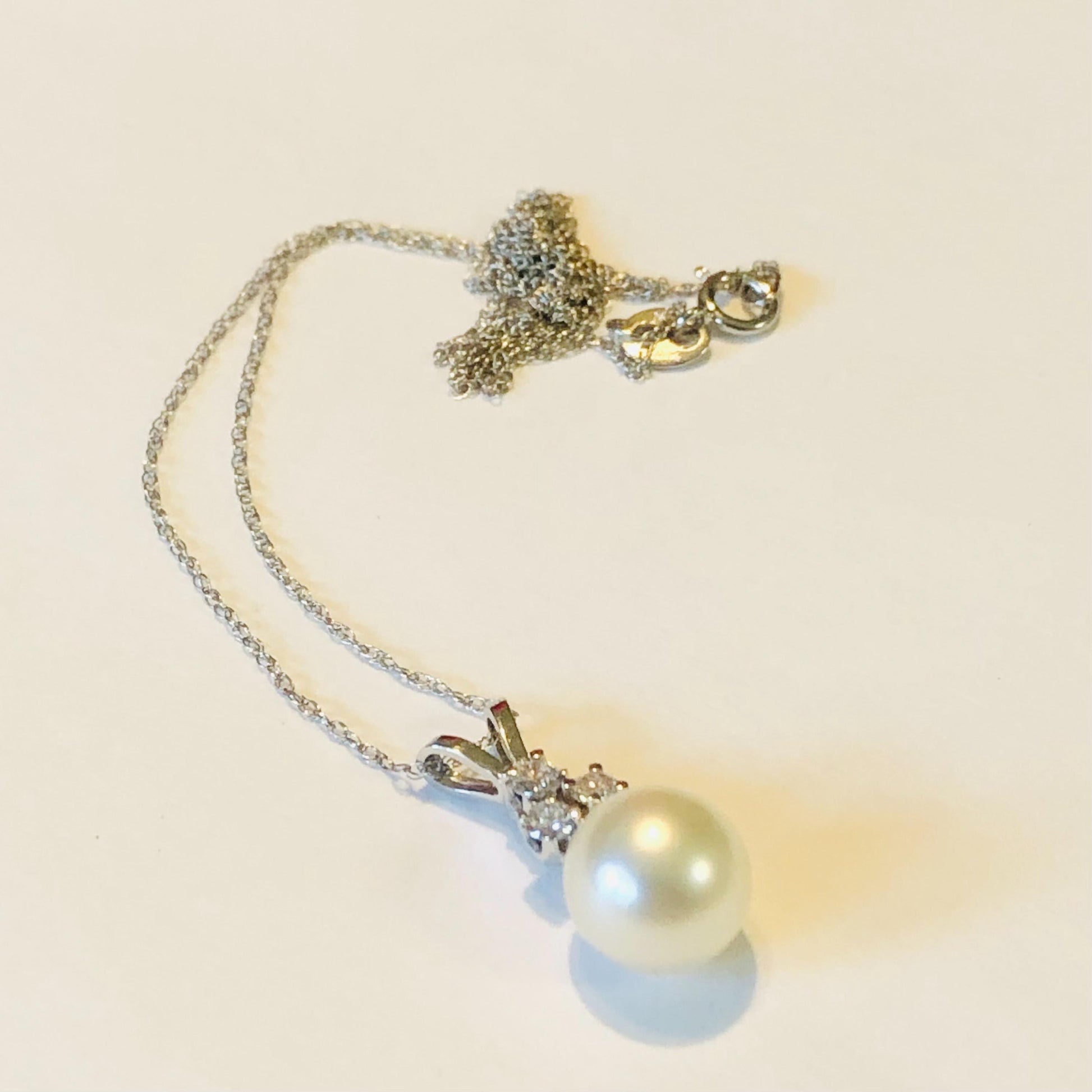 Vintage 14k Gold Pearl and Diamond Necklace, 8.1 mm White Cultured Pearl Pendant, Bridal Necklace, 18"