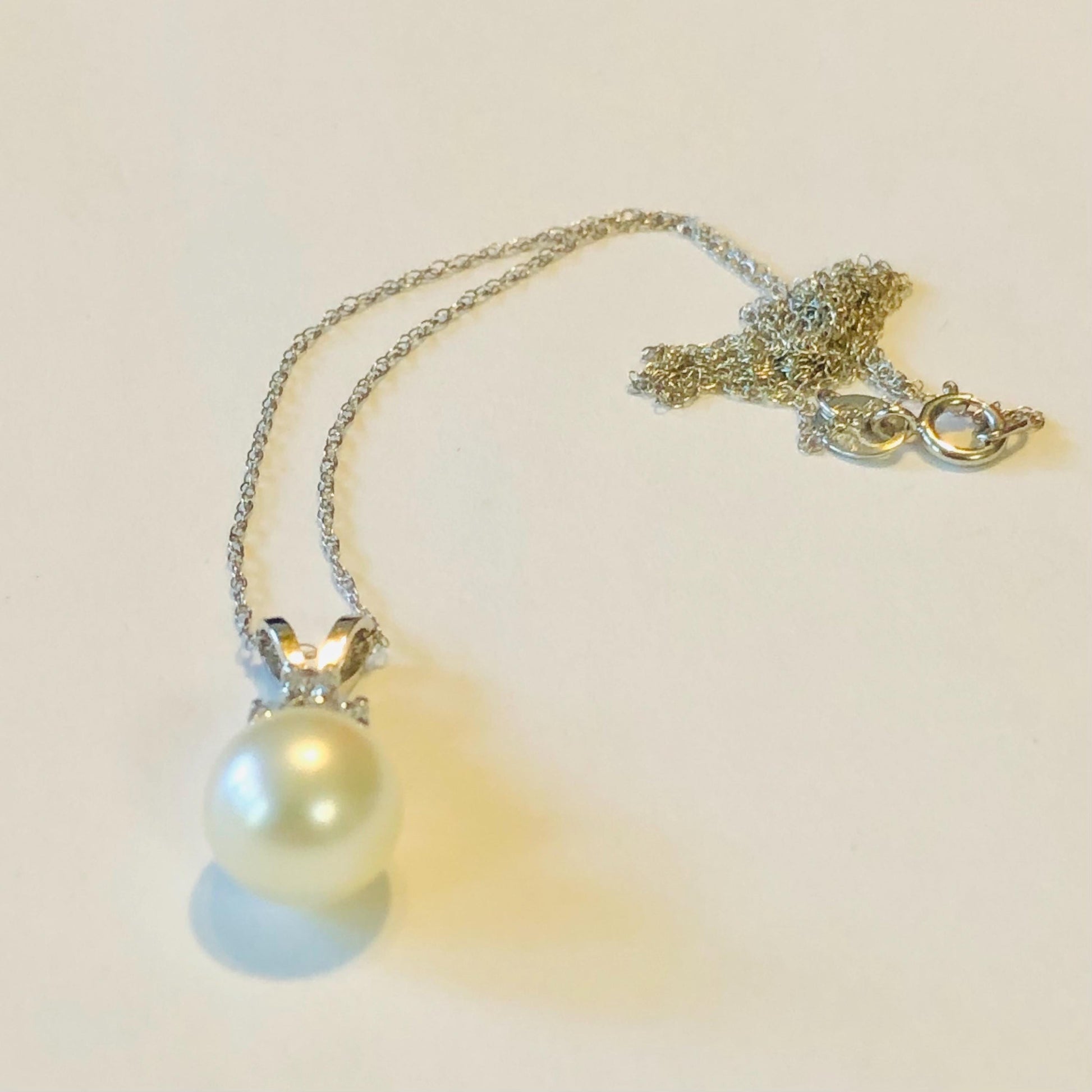 Vintage 14k Gold Pearl and Diamond Necklace, 8.1 mm White Cultured Pearl Pendant, Bridal Necklace, 18"