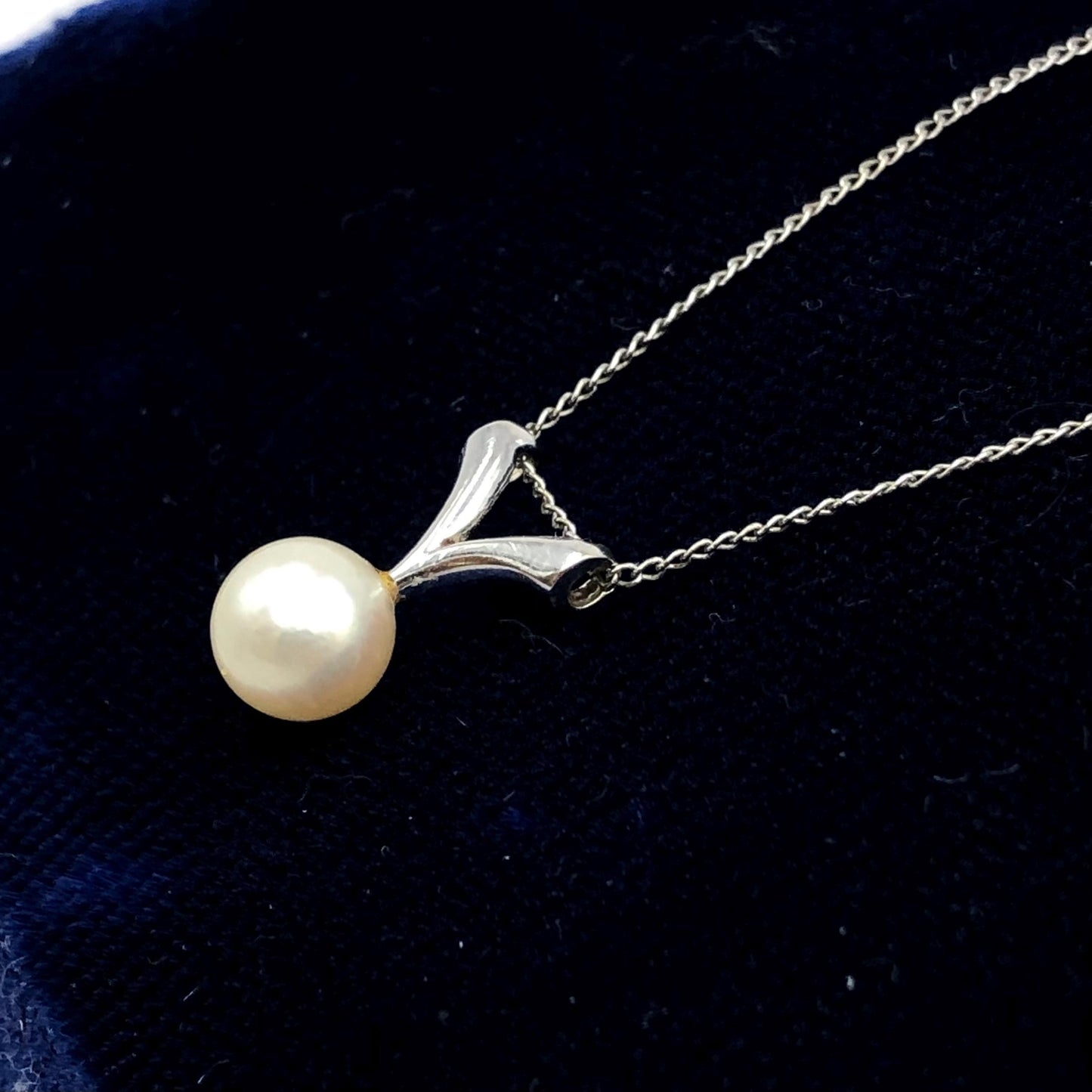 White Gold Pearl Pendant Necklace - Vintage Simple 14k Choker - Bridal Fine Jewelry - Circa 1960's - 6.2 mm 15.25"