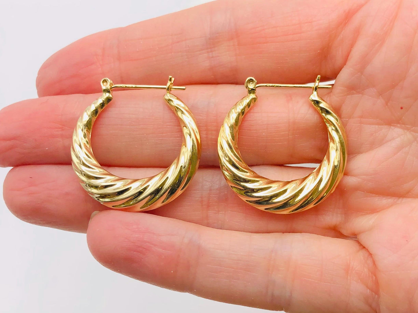 14k Hoop Earrings - Vintage Yellow Gold Twist Style for Everyday - 15/16"