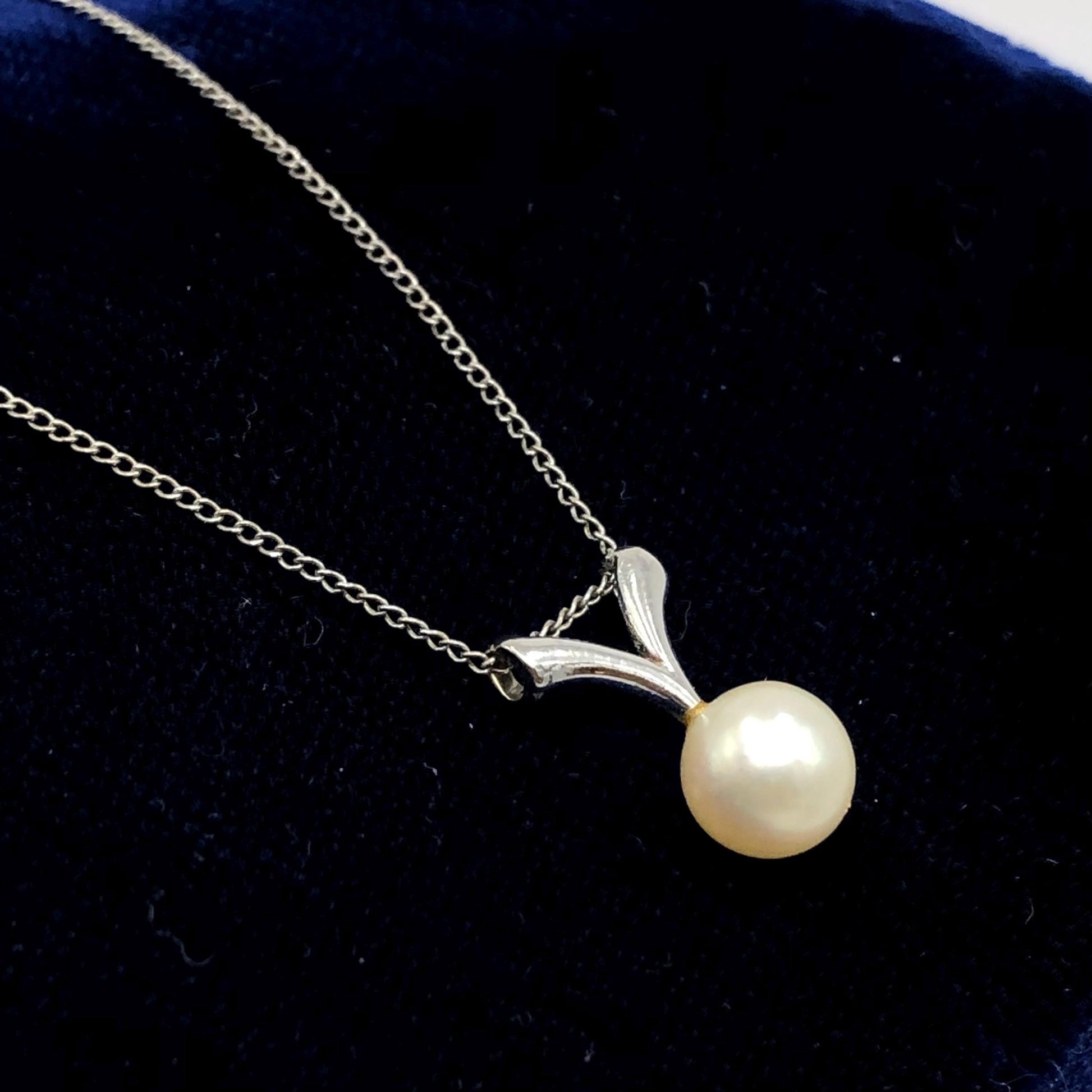 White Gold Pearl Pendant Necklace - Vintage Simple 14k Choker - Bridal Fine Jewelry - Circa 1960's - 6.2 mm 15.25"