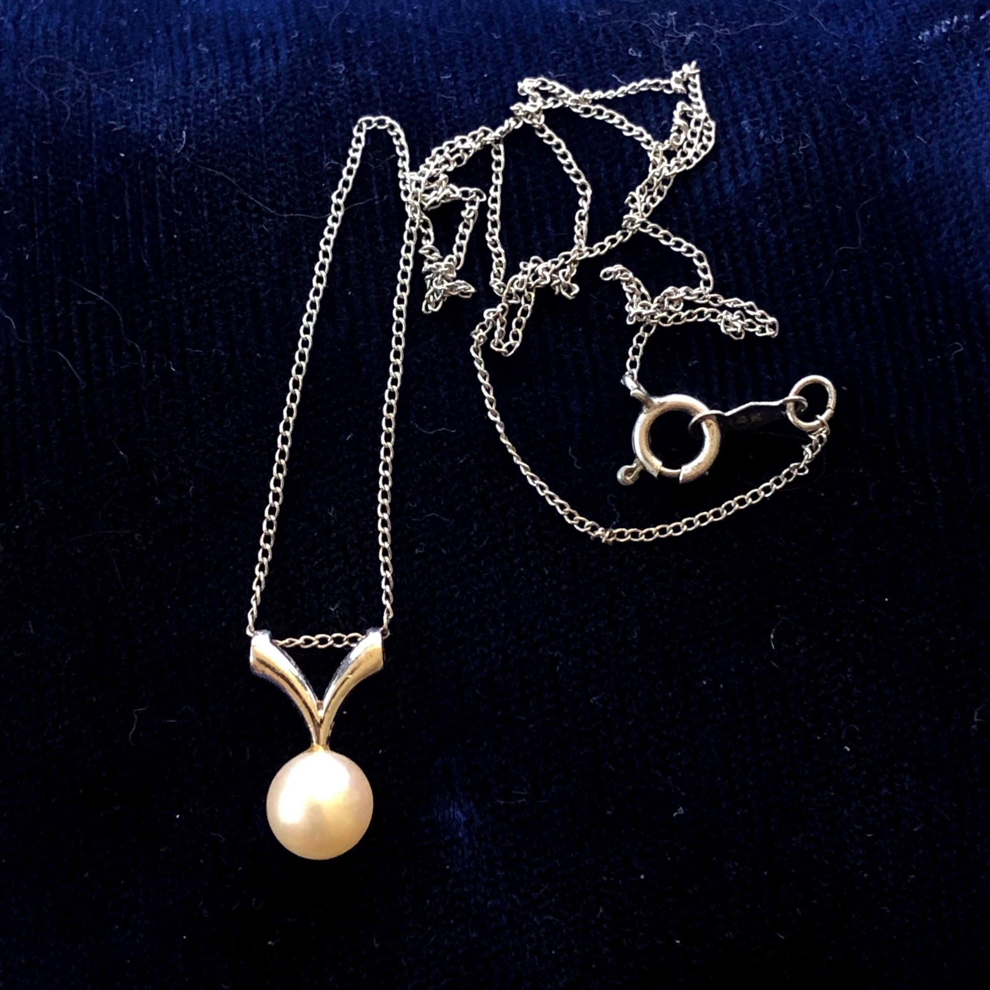 White Gold Pearl Pendant Necklace - Vintage Simple 14k Choker - Bridal Fine Jewelry - Circa 1960's - 6.2 mm 15.25"