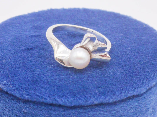 Vintage 14k White Gold White Cultured Pearl Ring Modern Style June Birthstone Ring Size 5.5